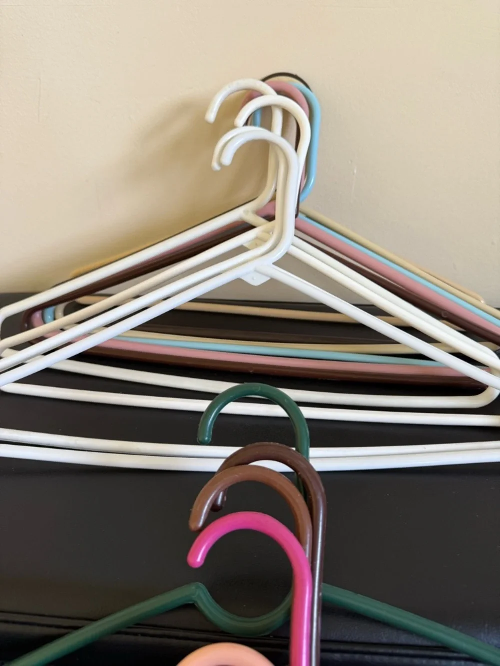 15Pack Mix Plastic Hangers Notched Durable Clothes Storage Organizer Multicolor